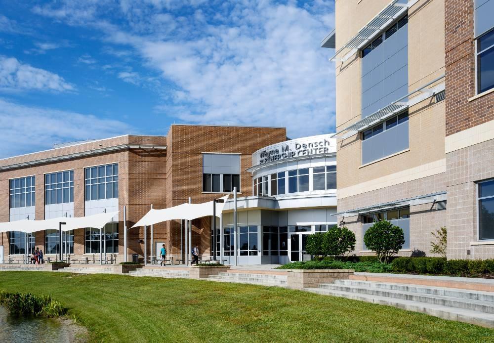 Students walking past the Seminole State College Partnership Center